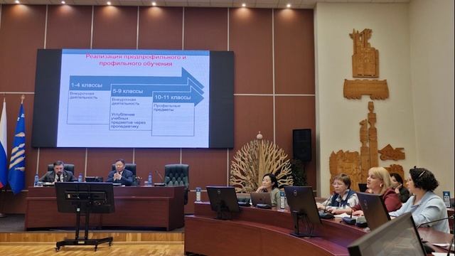 Пленарное заседание "Кадры для промышленности: создаем систему подготовки со школьной скамьи" смотреть онлайн