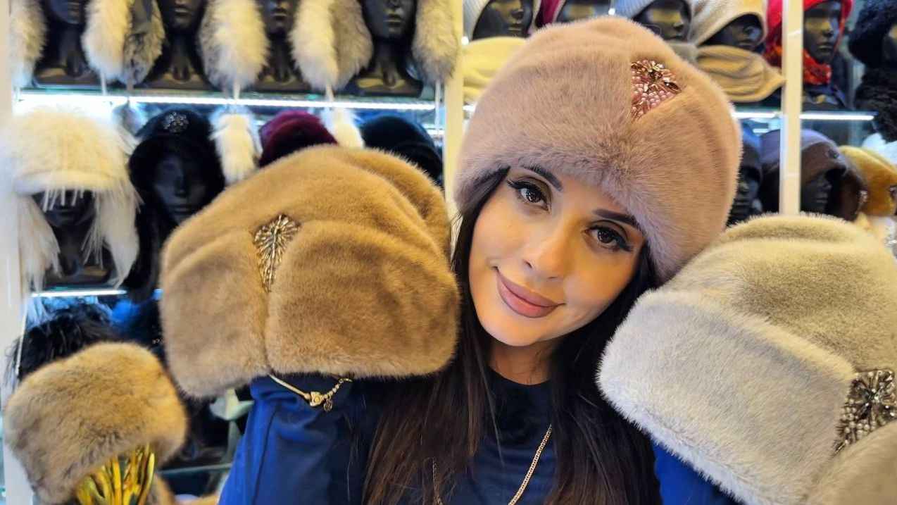 Новинки из эко-меха. Манишки. Горжетки. Шарфы. Варежки. Шапки и кубанки у Анны смотреть онлайн