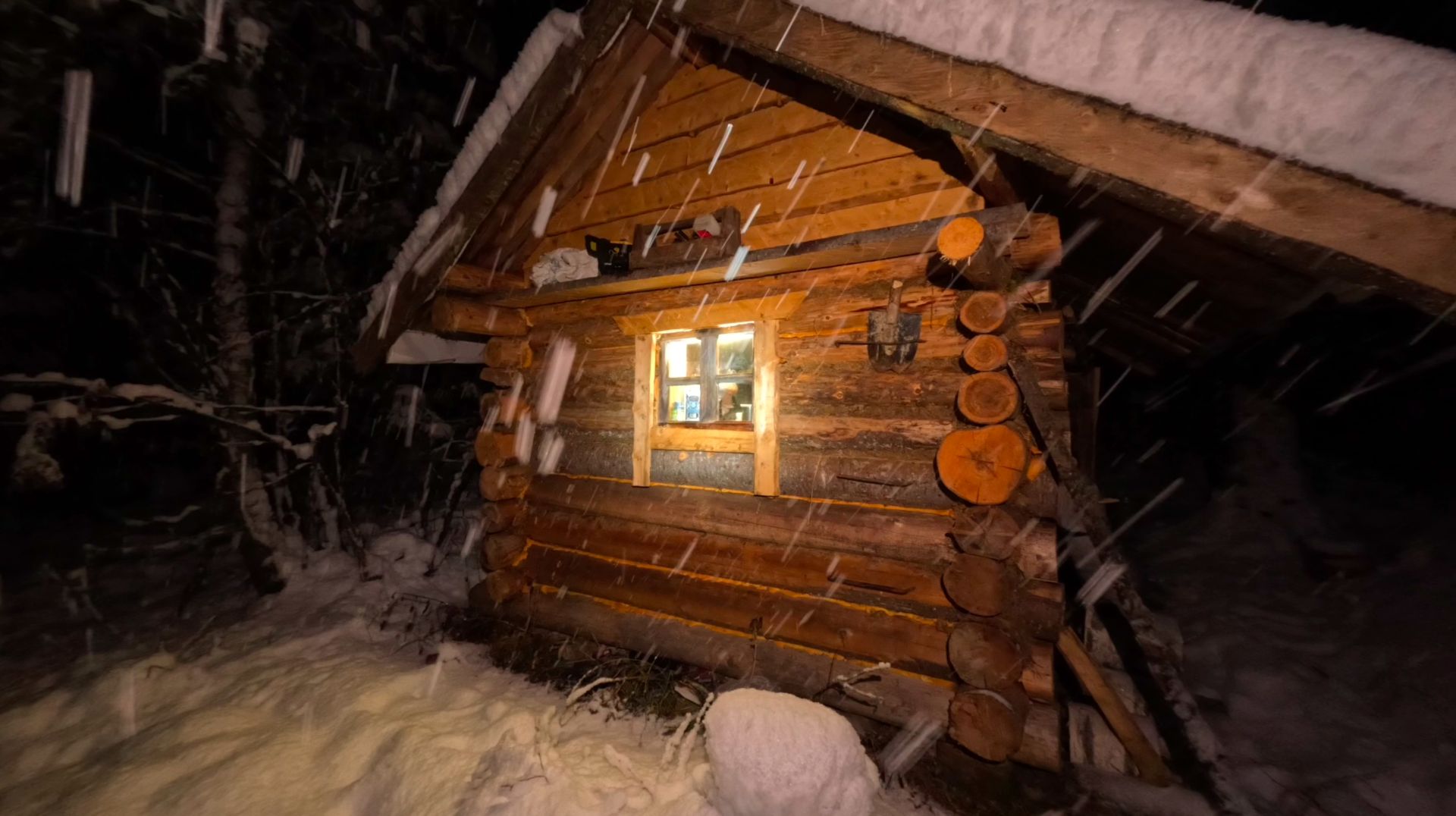 Один в ТАЙГЕ КРУГЛЫЙ ГОД. Жизнь ВДАЛИ от ЛЮДЕЙ. Таёжный БЫТ. смотреть онлайн