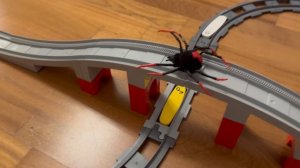 Поезд Лего против паука черная вдова