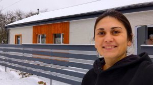 Работа в новом и старом доме идёт, штукатурим стены, проклеили пароизоляцию, заготовили дрова.