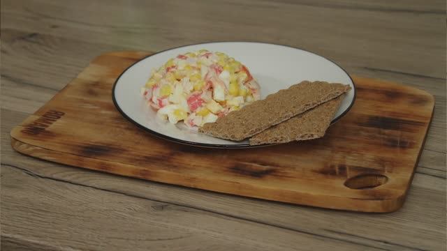 Самый быстрый крабовый салат крабовые палочки