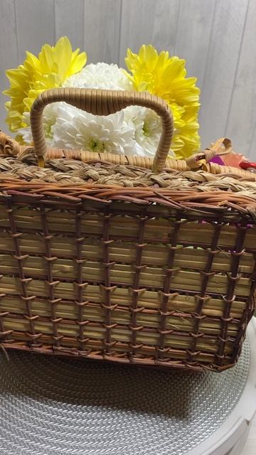 Собака из живых цветов смотреть онлайн