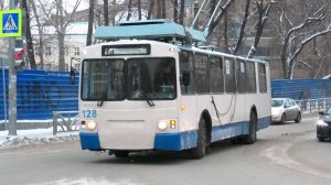 Троллейбус Екатеринбурга ЗиУ-682 КР Иваново борт. №128 маршрут 14 на остановке "Чапаева"
