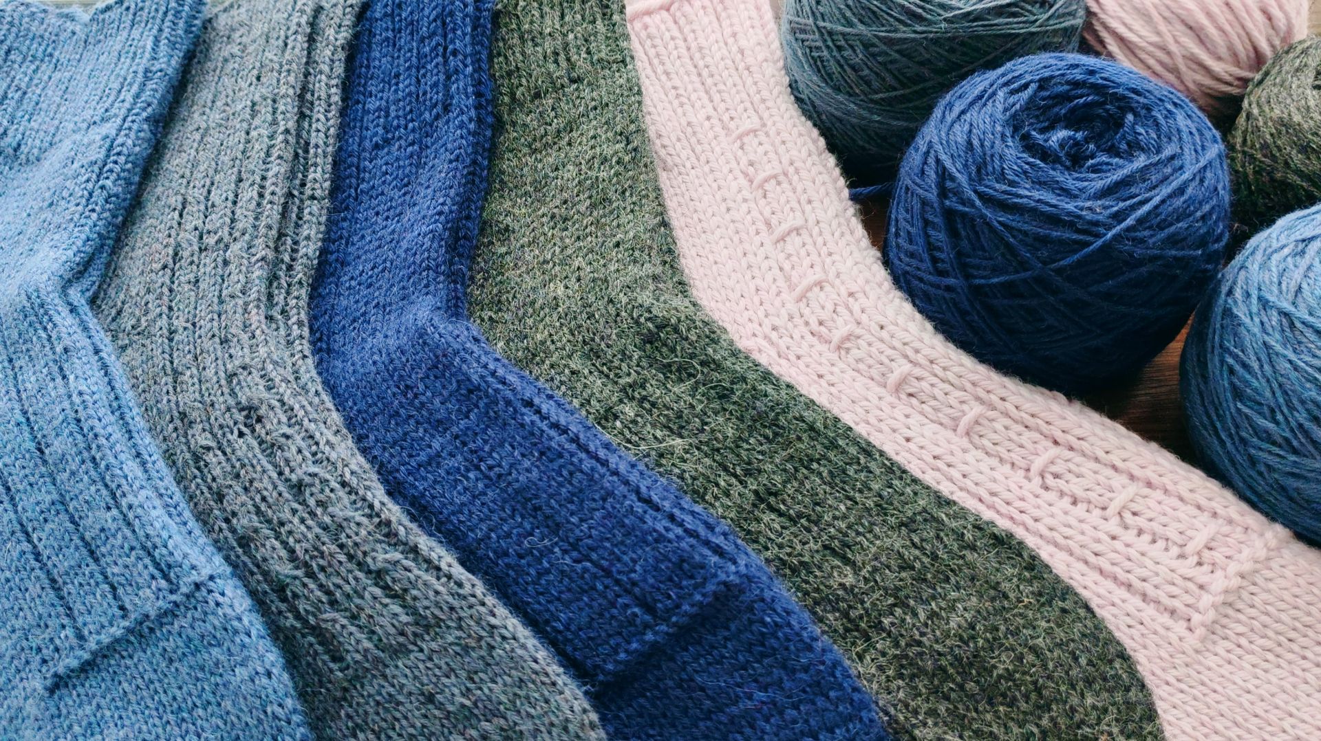 ШИКАРНЫЙ СОСТАВ БОБИННОЙ НОСОЧНОЙ ПРЯЖИ - ОДНА ДРУГОЙ ЛУЧШЕ! смотреть онлайн