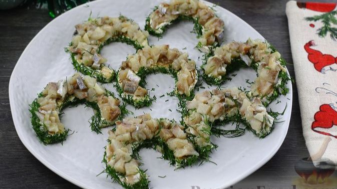 Кусочек на удачу.) КАНАПЕ "ПОДКОВА" С СЕЛЬДЬЮ И СЫРОМ смотреть онлайн