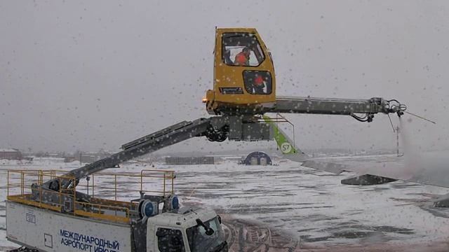 ИРКУТСК облив самолета снегопад смотреть онлайн