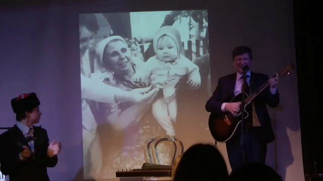 По горам Карпатским метелица вьется,
Сильные морозы зимою трещат.
Проклятый германец на нас наступае смотреть онлайн