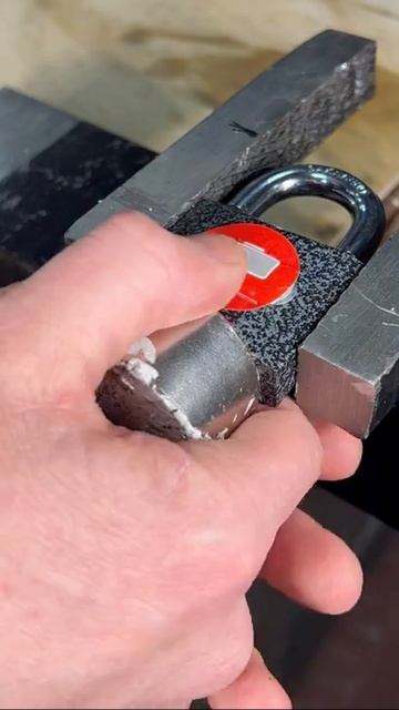 Еще один лайфхак с замком 😎💪 смотреть онлайн