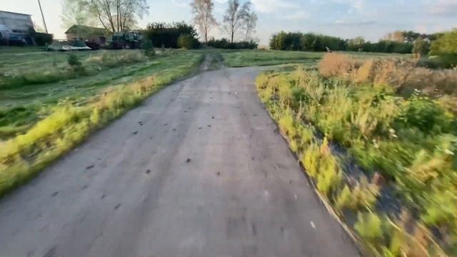 НАШЕЛ AIR PODS В ТРАВЕ! ПОКАТУШКИ ПО ГОРАМ на ДОРОЖНИКЕ и ПИТБАЙКЕ! смотреть онлайн