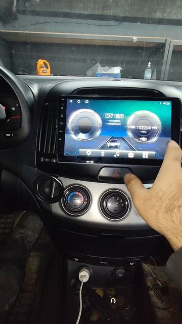 установка андроид магнитолы и камеры заднего вида  на Hyundai Elantra 2006-2010 года