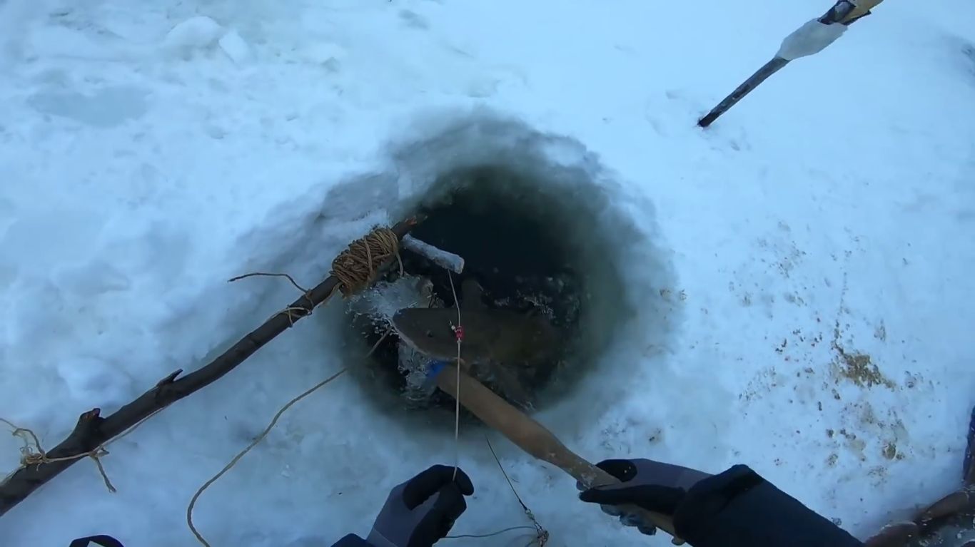 Рыбалка на Енисее. Продолжаем рыбалку на налима. смотреть онлайн