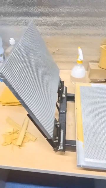 Своя вощина из забрусного воска #сибирь #бакфаст #шортс #shorts #пчёлы #мёд #пчеловодство #пасека смотреть онлайн