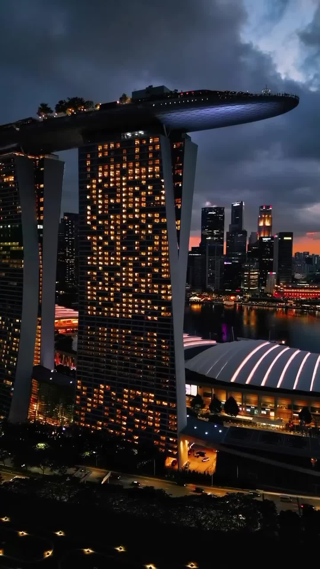 Сингапур страдает от отсутствия природных ресурсов и вынужден импортировать как песок, так и прес... смотреть онлайн