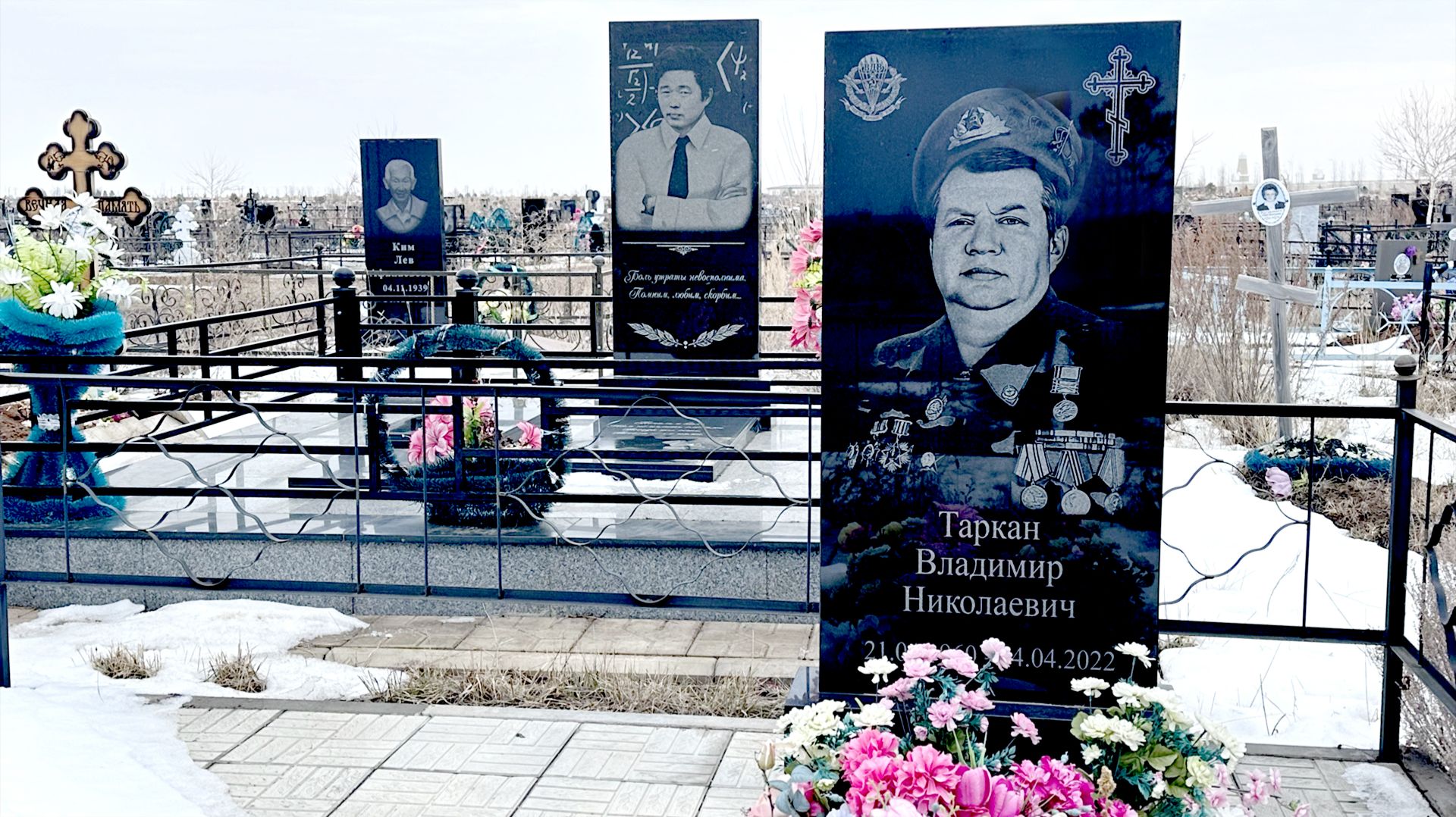 НОВОЕ КЛАДБИЩЕ СТОЛИЦЫ / ТУТ ПОКОЯТСЯ… молодые, красивые, ушедшие слишком рано!!! смотреть онлайн