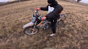 ДЕВОЧКА ПЕРВЫЙ РАЗ СЕЛА НА ПИТБАЙК, НО ВСЁ ЗАШЛО СЛИШКОМ ДАЛЕКО!