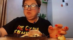 НАСТОЯЩИЙ ДЕЛИКАТЕС ЕДИМ МЫ С КОШКОУ/МУКБАНГ УШИ СВИНЫЕ👍