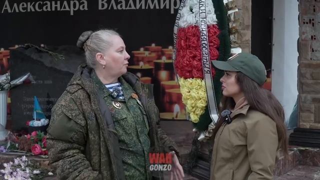 «Он очень любил розы с жёлтой каймой…» смотреть онлайн