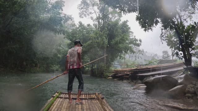 Таиланд! Сплав на бамбуковых плотах по речке. смотреть онлайн