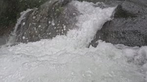 Таиланд! Пытаюсь подлезть под водопад.