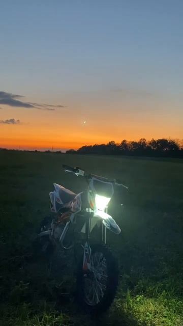 Как же это ВАЙБОВО… #питбайк #закат смотреть онлайн