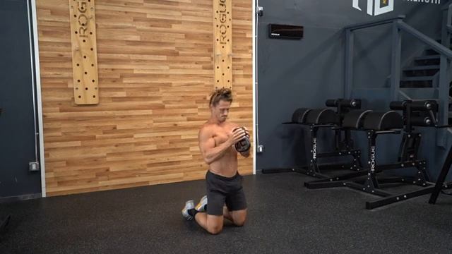 Жим Паллофа с колен, с гирей/ Crush Grip Tall Kneeling Pallof Press смотреть онлайн