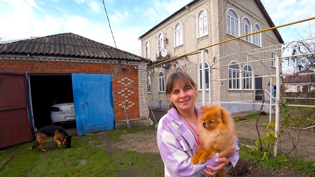 ТЕПЕРЬ В ОГОРОДЕ ОДНИ ГЛЫБЫ. ПРОСЯТ ПОКАЗАТЬ ПОСЁЛОК. РАСПАКОВКА. ИЗ ГОРОДА В ДЕРЕВНЮ 871 серия смотреть онлайн