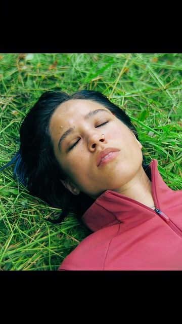 Сбежала от маньяка и теперь пытается выжить смотреть онлайн