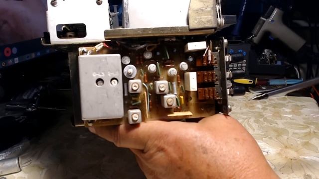 Интеграл. Ох и трудная работа, заменить электролитические конденсаторы. смотреть онлайн