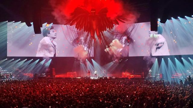 Сногшибательная энергия на концерте Xolidayboy в Москве ВТБ Арена 21.11.2025 смотреть онлайн