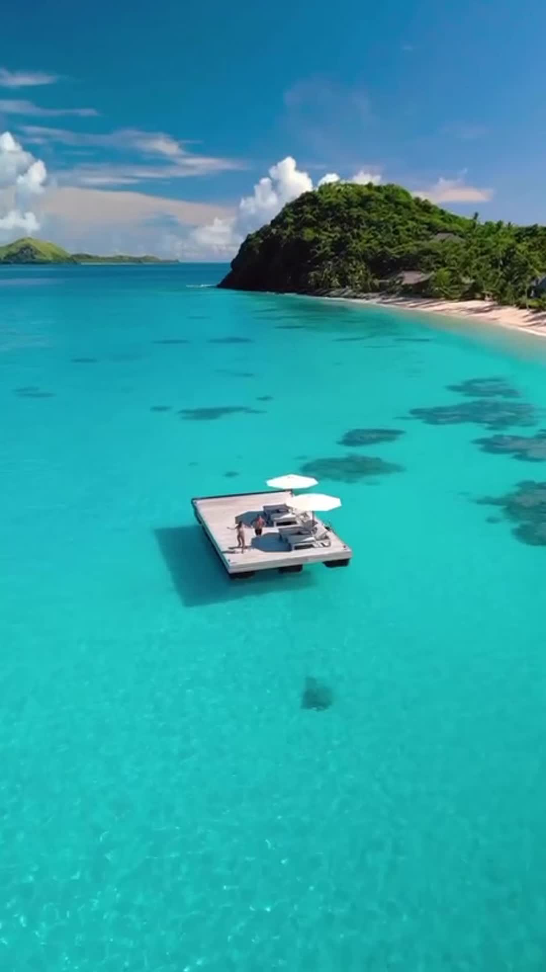 Почти пять столетий назад на острове Бега племя савау ввело традицию хождения по огню, которая ст... смотреть онлайн