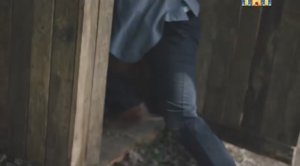 Провалилась в туалет прямо в говно