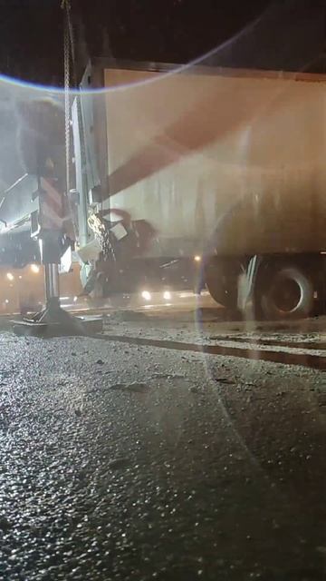 Спасаем гружёный рефрижератор #проавтокран #автокран #кран #стройка #рефрижератор