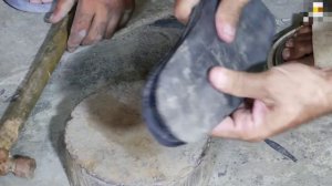 Резиновые сандалии из старых покрышек.