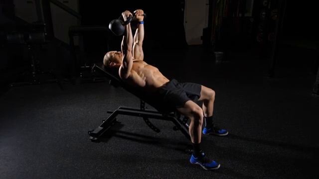 Жим гирь на наклонной скамье/Incline Kettlebell Bench Press смотреть онлайн