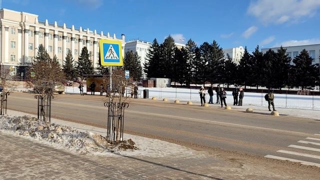 Устанавливают ёлку Улан-Удэ