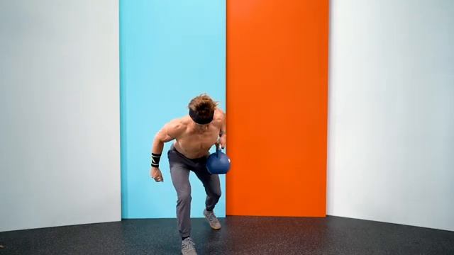 Тяга гири в сплит позиции со сменой сторон/Switch Stance Ballistic Row Split Stance Row смотреть онлайн