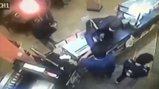 Потушил грабителя выстрелом в голову. 18+ смотреть онлайн