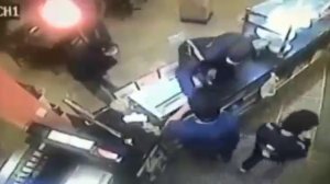 Потушил грабителя выстрелом в голову. 18+