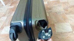 Как отремонтировать чемодан на колёсах