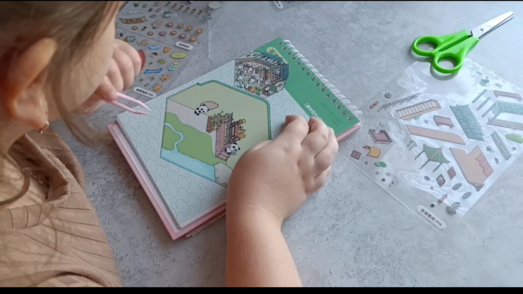 23-11-2025 Отвечаю на вопросы / Чем занимается Эля? смотреть онлайн