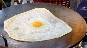 Уличная еда Бангкока — лепёшки роти с яйцом и сыром