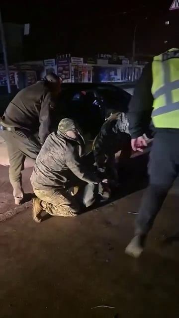 памахите убивааают.ТЦК свинарнии поймали овцу ну и он в принципе прав в итоге смотреть онлайн