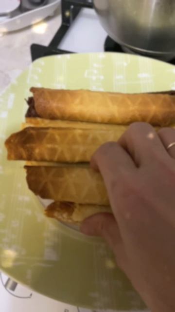 Вафельница DEXP WM - 1001 / маленькая мощная помощница на кухне 👍🏻 смотреть онлайн