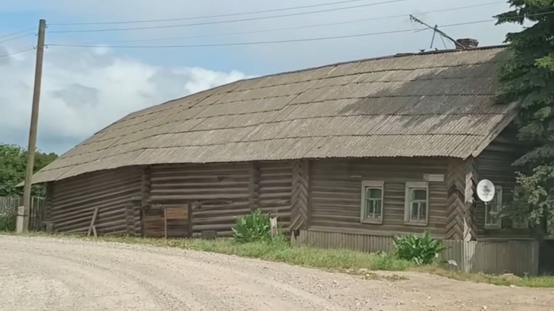 УХОДЯТ В ПРОШЛОЕ ДЕРЕВНИ