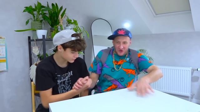 "ТАЙНЫЙ САНТА" БУДЕТ ШКОЛЕ???? МАСИКИ смотреть онлайн