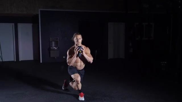 Диагональный выпад с гирей у груди/Goblet Curtsy Squat смотреть онлайн