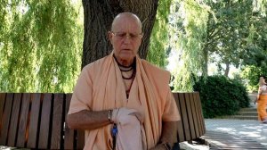 Hare Krishna Mantra - Japa Meditation - Indradyumna Swami chanting