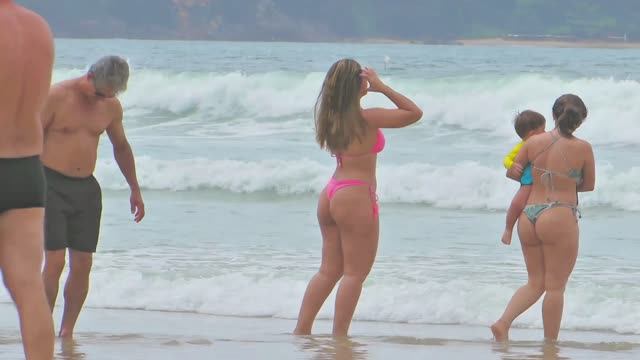 Красота Бразилии: пляжный вайб, спорт и красивые девушки в бикини смотреть онлайн