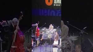 Игорь Бутман-саксофон. Поёт Олег Аккуратов